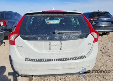 2016 Volvo V60 T5 Premier из США, поврежденный, VIN YV140MEK5G1292519